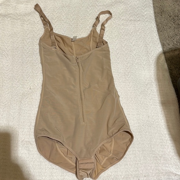 Shapewear - Picture 1 of 8